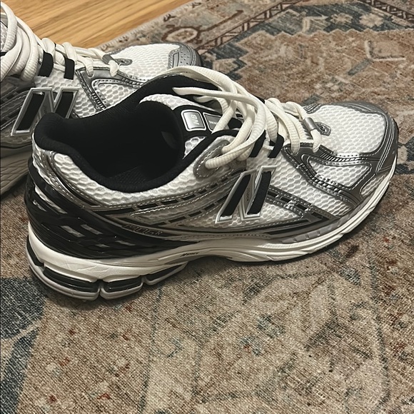 Men’s New Balance 1906R Sneaker. White and Silver. Size 11 - Picture 6 of 11